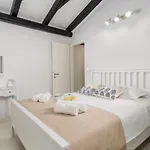Mali Raj Vila Lopar