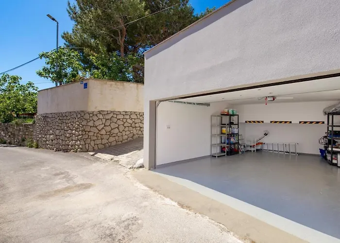 Mali Raj Villa Lopar