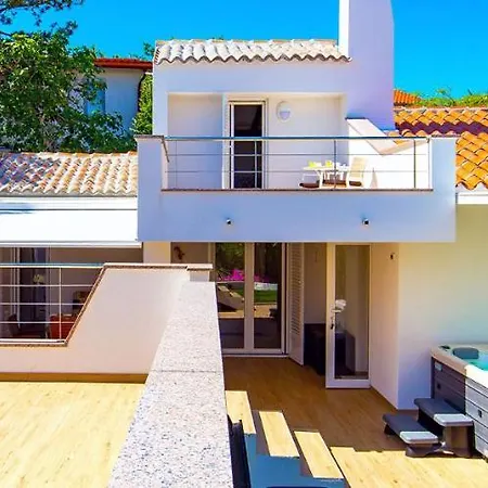 Mali Raj Villa *